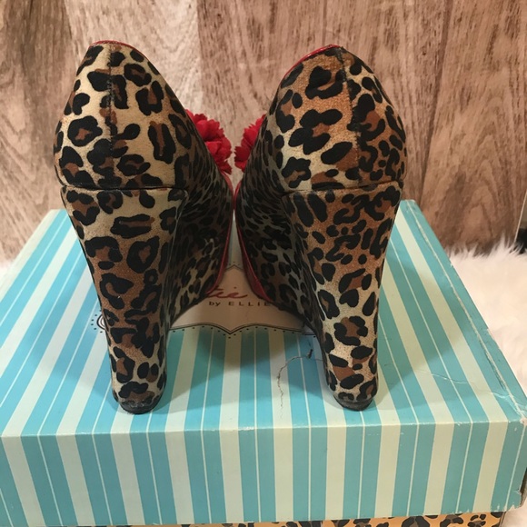 Superbe chaussures a talon compensé BETTIE PAGE - Picture 2 of 4